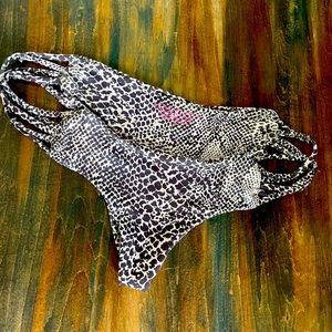 Acacia snow leopard bottoms medium